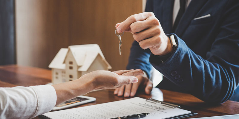 Reasons to Hire a Real Estate Lawyer When Buying or Selling a Home